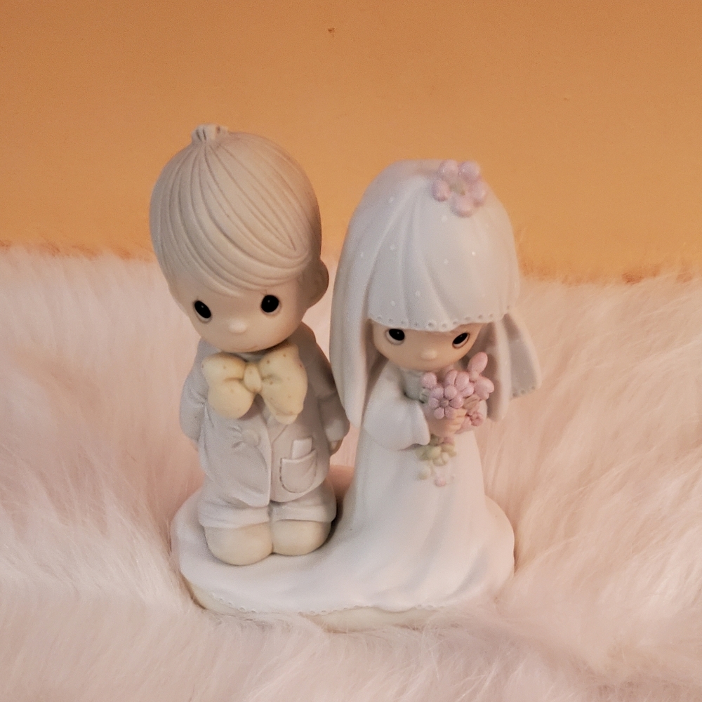 PRECIOUS MOMENTS FIGURINE